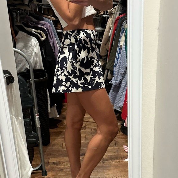 Alexis Floral Navy and White Women's Shorts - Picture 8 of 9